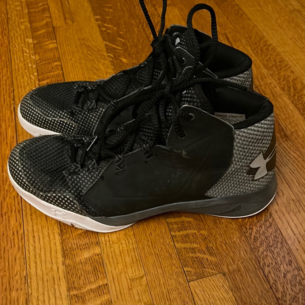 Under Armour mens basketball shoes